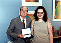 Sr. Alair Martins (Fundador e Presidente do Conselho do Grupo Martins - UberlРndia) e Shirley (Colaboradora da Fundaусo Bradesco): Pelo exemplo da importРncia do apoio dos empresрrios na capacitaусo e empregabilidade dos Deficientes Visuais.