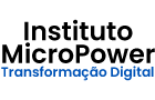 Logotipo Instituto MicroPower: na parte superior da imagem está escrito “Instituto MicroPower” na cor preta e dividido em duas linhas. Logo abaixo, a escrita “Transformação Digital” na cor azul.